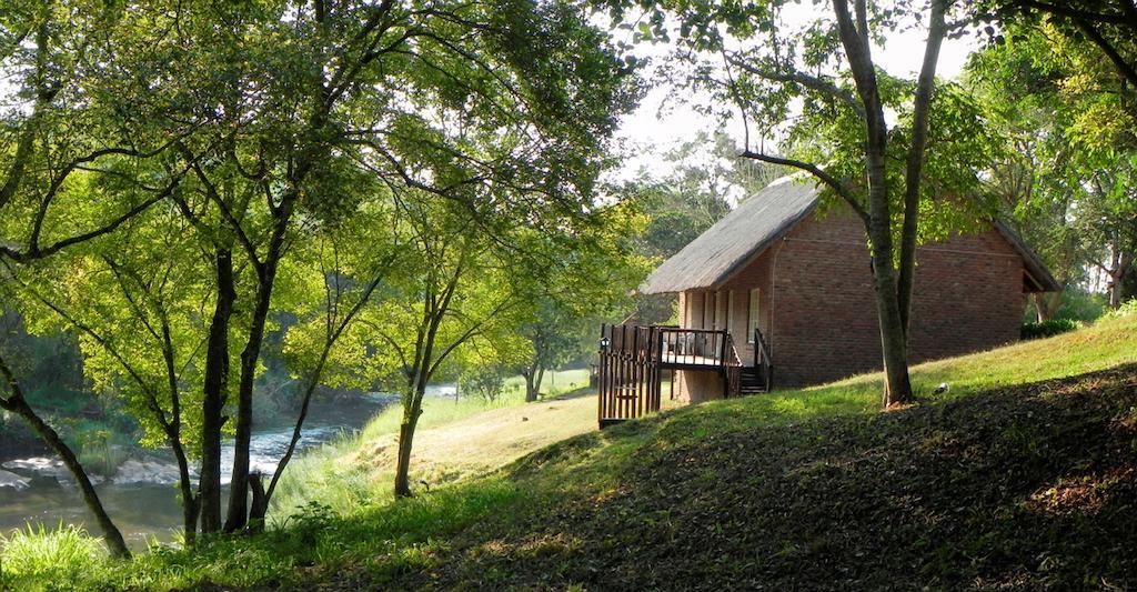 Kwambali Riverside Lodge Хейзивю Стая снимка