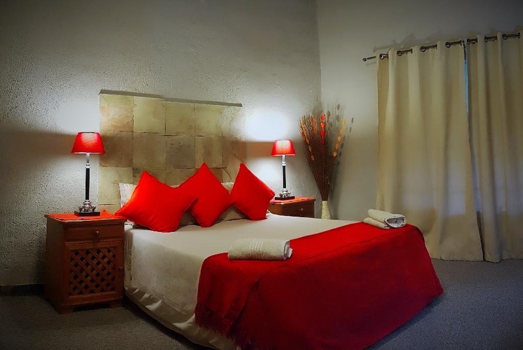 Kwambali Riverside Lodge Хейзивю Екстериор снимка